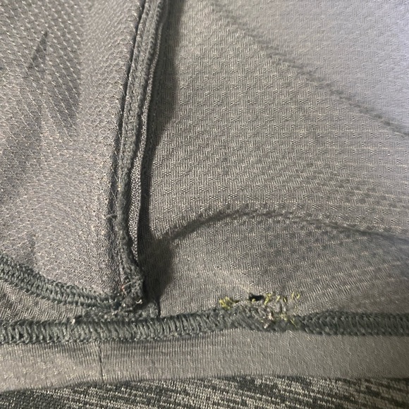 Lululemon Metal Vent Tech Short Sleeve Top Sz XL Distressed.GUC - Picture 7 of 10